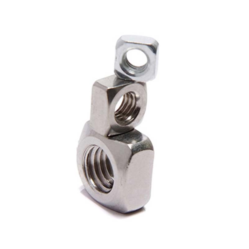 ఎడ్జ్‌లో స్క్వేర్ నట్స్